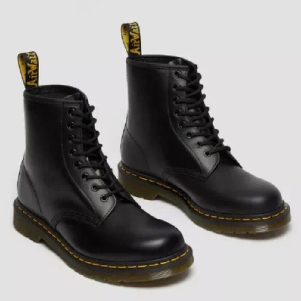 Dr. Martens 1460 Smooth Leather Lace-up  Boots 41 EU / 9 US Women’s /8 US Mens.